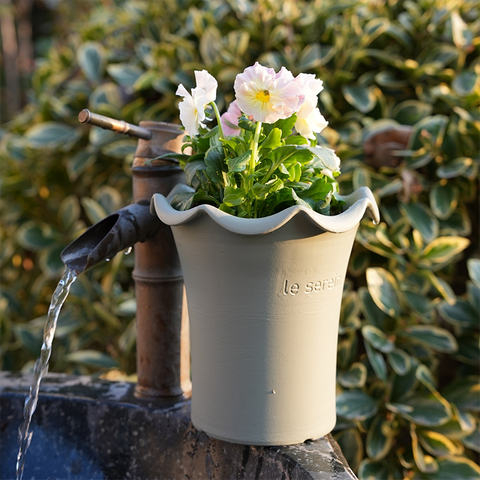 Le sevein Flowerpot