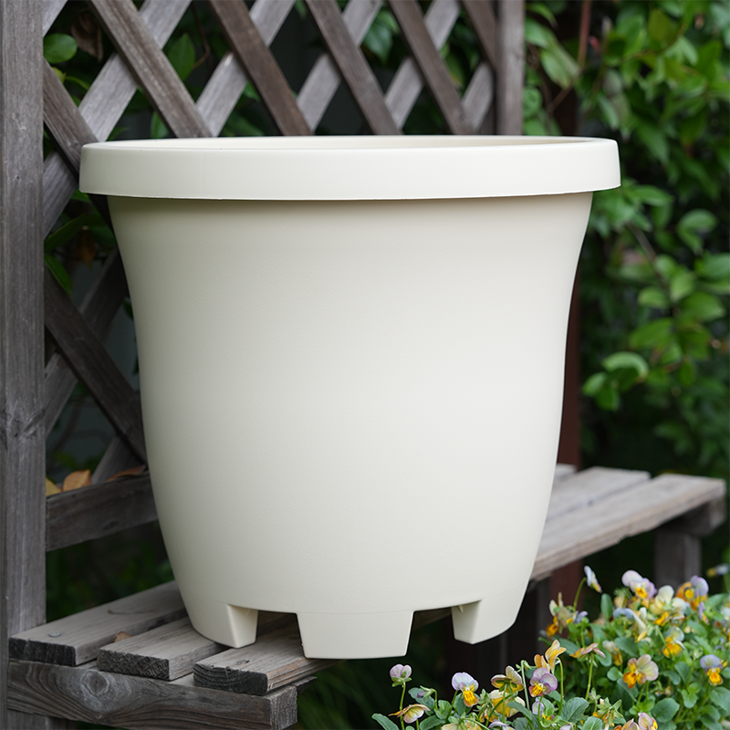Making drainage holes in plastic plant pots