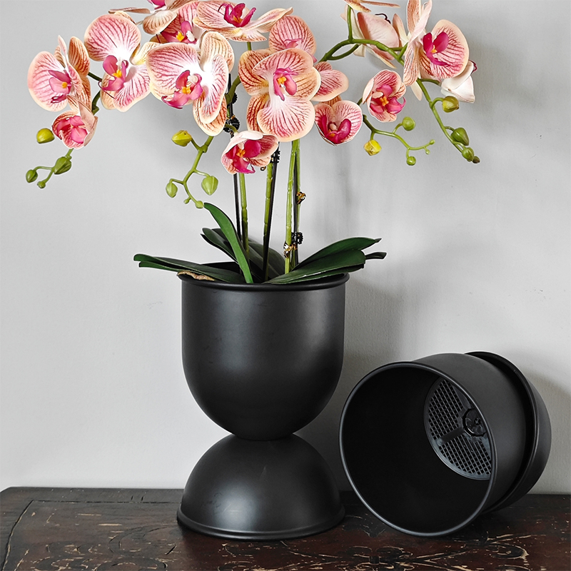 Decorative Planter Materials: Ceramic, Resin, or Metal